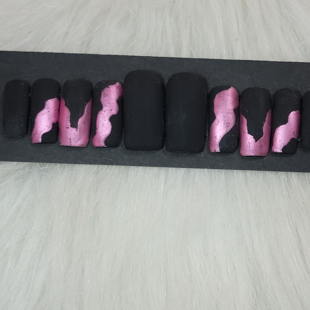 Press on nails